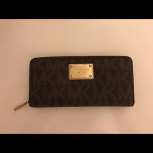 Michael Kors Jet Set Logo Continental Wallet